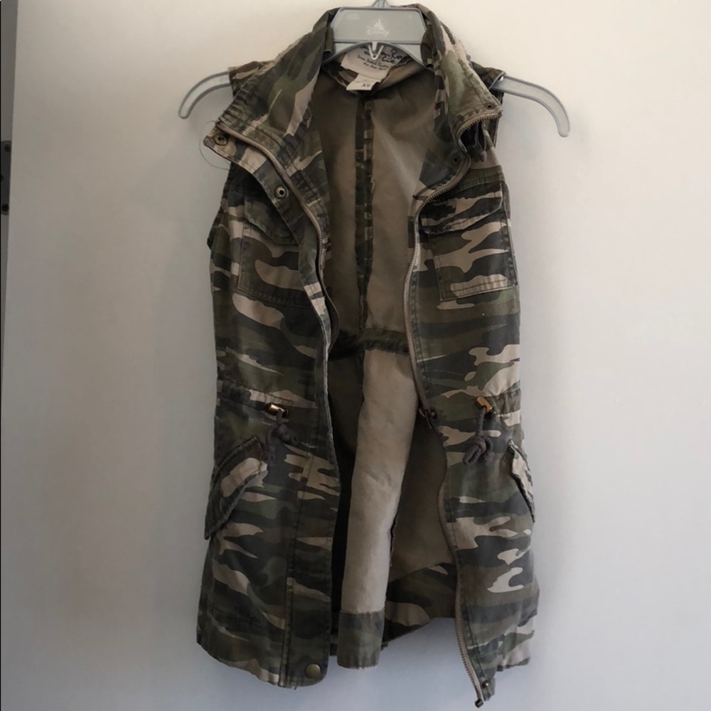 Camp vest